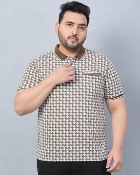 men geometric print regular fit polo t-shirt with patch pocket