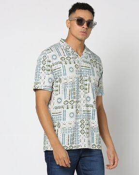 men geometric print regular fit polo t-shirt