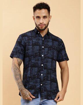 men geometric print regular fit shirt with patch pocket