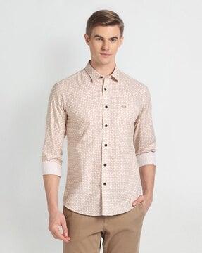 men geometric print regular fit shirt with patch pocket