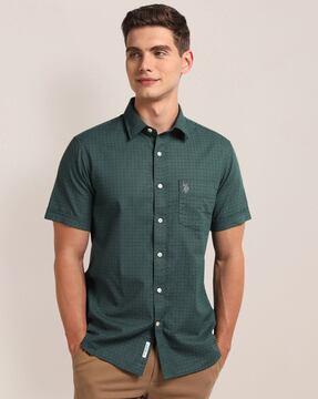 men geometric print regular fit shirt with patch pocket