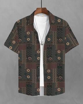 men geometric print regular fit shirt with spread collar