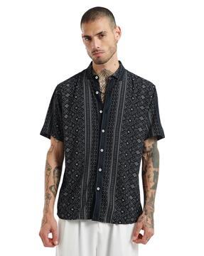 men geometric print regular fit shirt