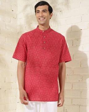 men geometric print regular-fit short kurta with mandarin collar