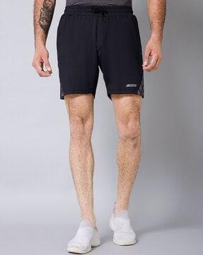 men geometric print regular fit shorts