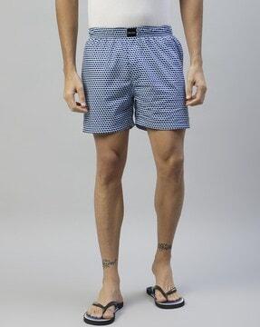 men geometric print regular fit shorts