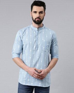 men geometric print short kurta with patch pocket