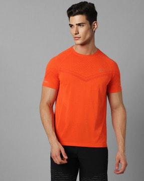 men geometric print slim fit crew-neck t-shirt