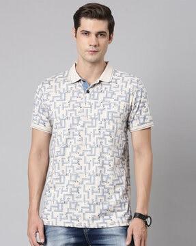 men geometric print slim fit polo t-shirt with patch pocket