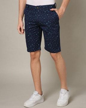 men geometric print slim fit shorts