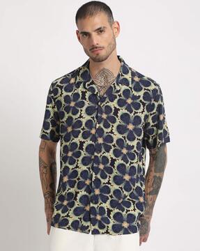 men graphic print regular fit shirt with cuban collar