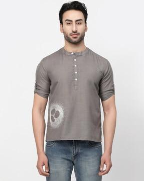 men graphic print regular fit short kurta with mandarin collar