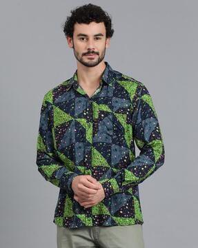 men graphic regular fit shirt with spread collar