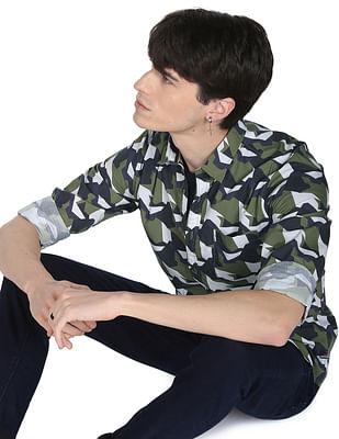 men green abstract print cotton casual shirt