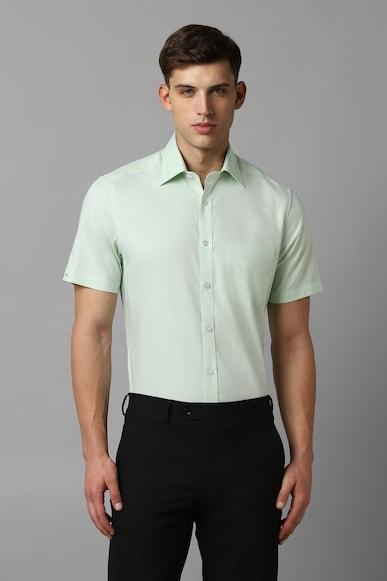 men green classic fit solid half sleeves formal shirt