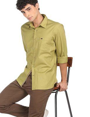 men green semi cut away collar solid casual shirt