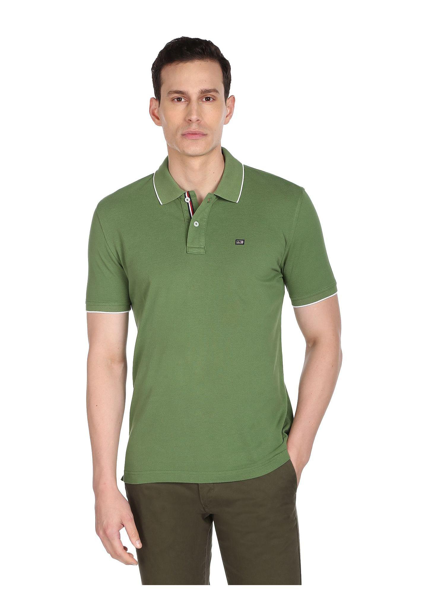 men green solid compact cotton polo shirt