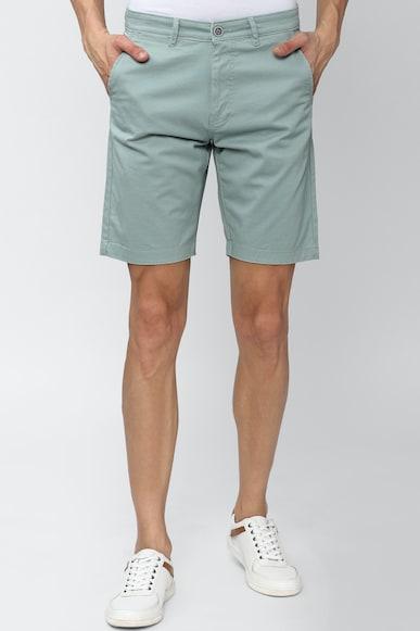 men green solid regular fit casual shorts