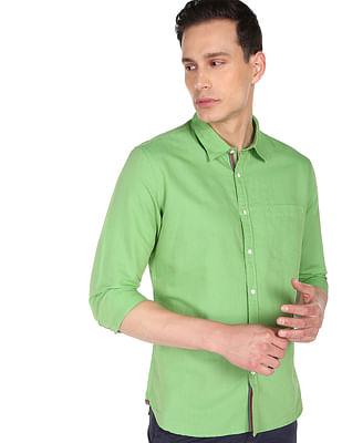 men green solid slim fit casual shirt