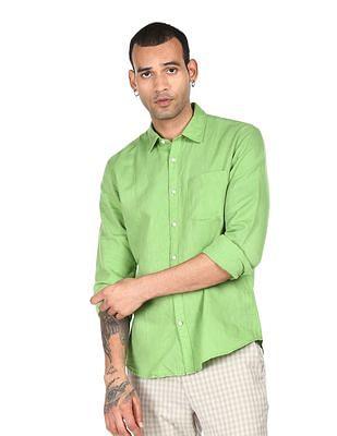men green spread collar solid casual shirt