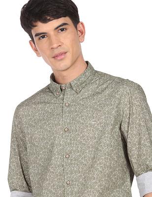 men grey button-down collar floral print casual shirt