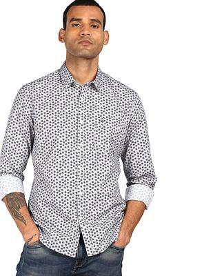 men grey floral print slim fit shirt with patch pocket