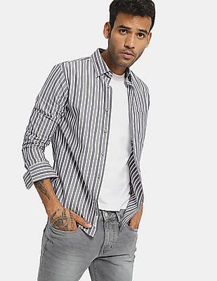 men grey spread collar striped casual shirt