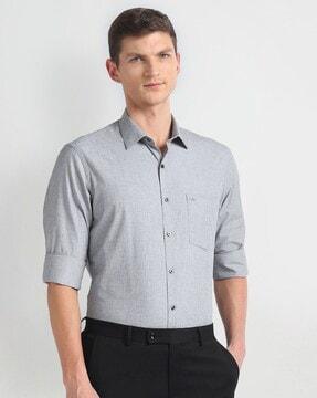 men heathered regular fit shirt with patch pocket