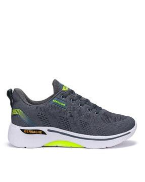 men knitted running shoes with lace fastening