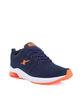 men knitted running shoes with lace fastening