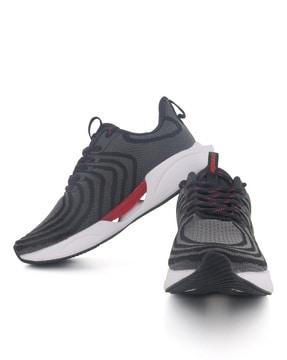 men knitted running shoes with lace fastening