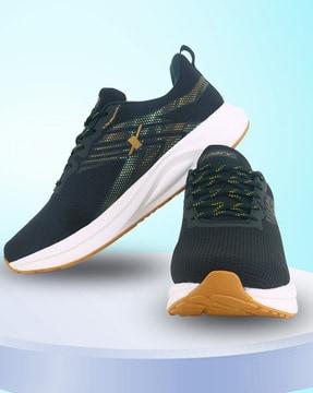 men knitted running shoes with lace fastening