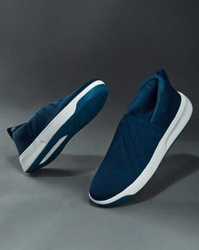 men knitted slip-on sneakers