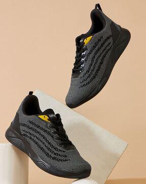 men knitted sports shoes with lace fastening