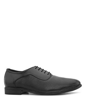 men lace-up round-toe shoes