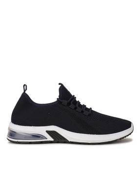 men lace-up running shoes