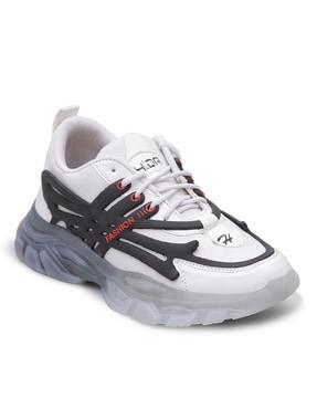 men lace-up running shoes