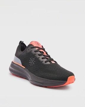 men lace-up running shoes