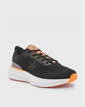 men lace-up running shoes