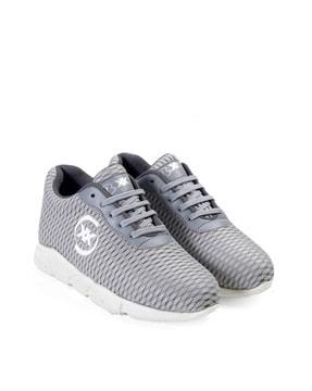 men lace-up running shoes