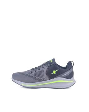 men lace-up running shoes