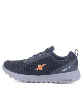 men lace-up running shoes