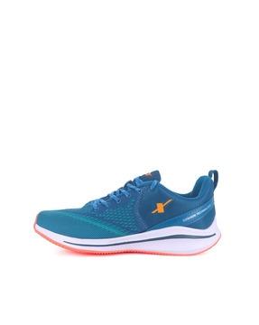 men lace-up running shoes