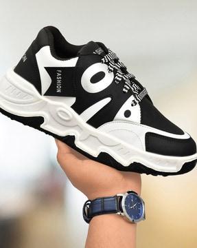 men lace-up running shoes