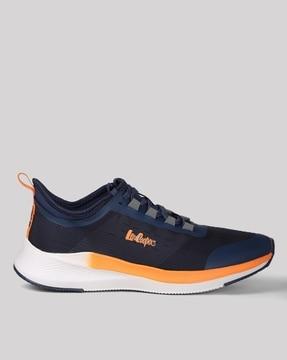 men lace-up walking shoes