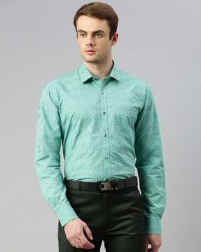 men leaf print regular fit shirt with patch pocket