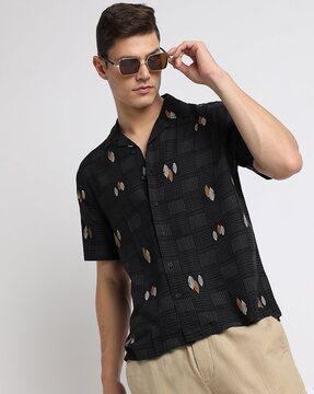 men leaf print relaxed fit shirt with short sleeves