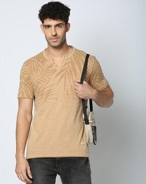 men leaf print slim fit henley t-shirt