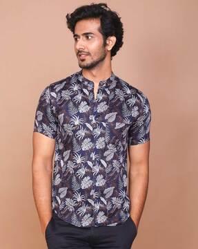 men leaf print slim fit shirt with curved hem