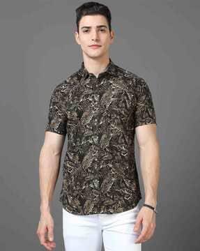 men leaf print slim fit shirt with patch pocket